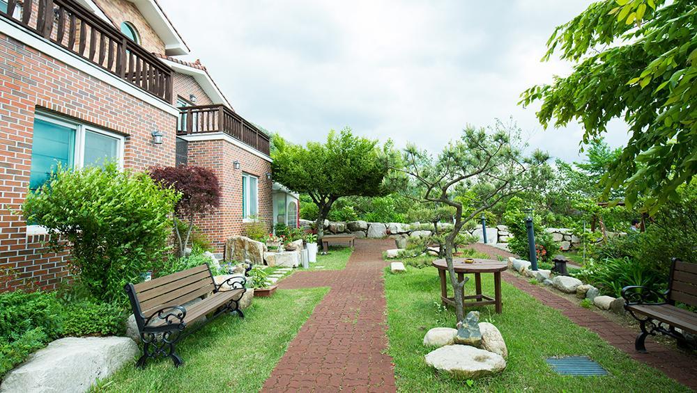 Utopia Pension Gyeongju Ngoại thất bức ảnh